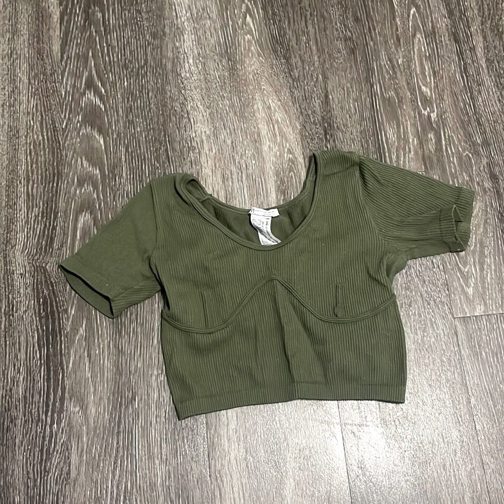 Green cropped shirt